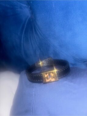 Feende fashion Black Leather Bracelet with Gold Logo Plaque